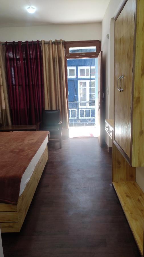 The Prasher Lodge Mall Road Manali ภายนอก รูปภาพ