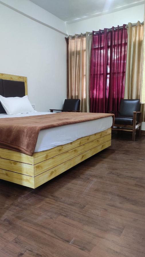 The Prasher Lodge Mall Road Manali ภายนอก รูปภาพ