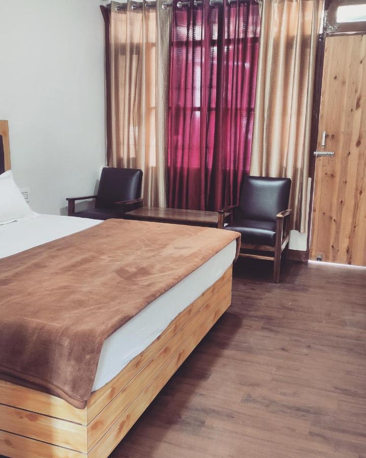 The Prasher Lodge Mall Road Manali ภายนอก รูปภาพ
