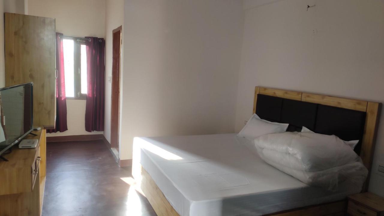 The Prasher Lodge Mall Road Manali ภายนอก รูปภาพ