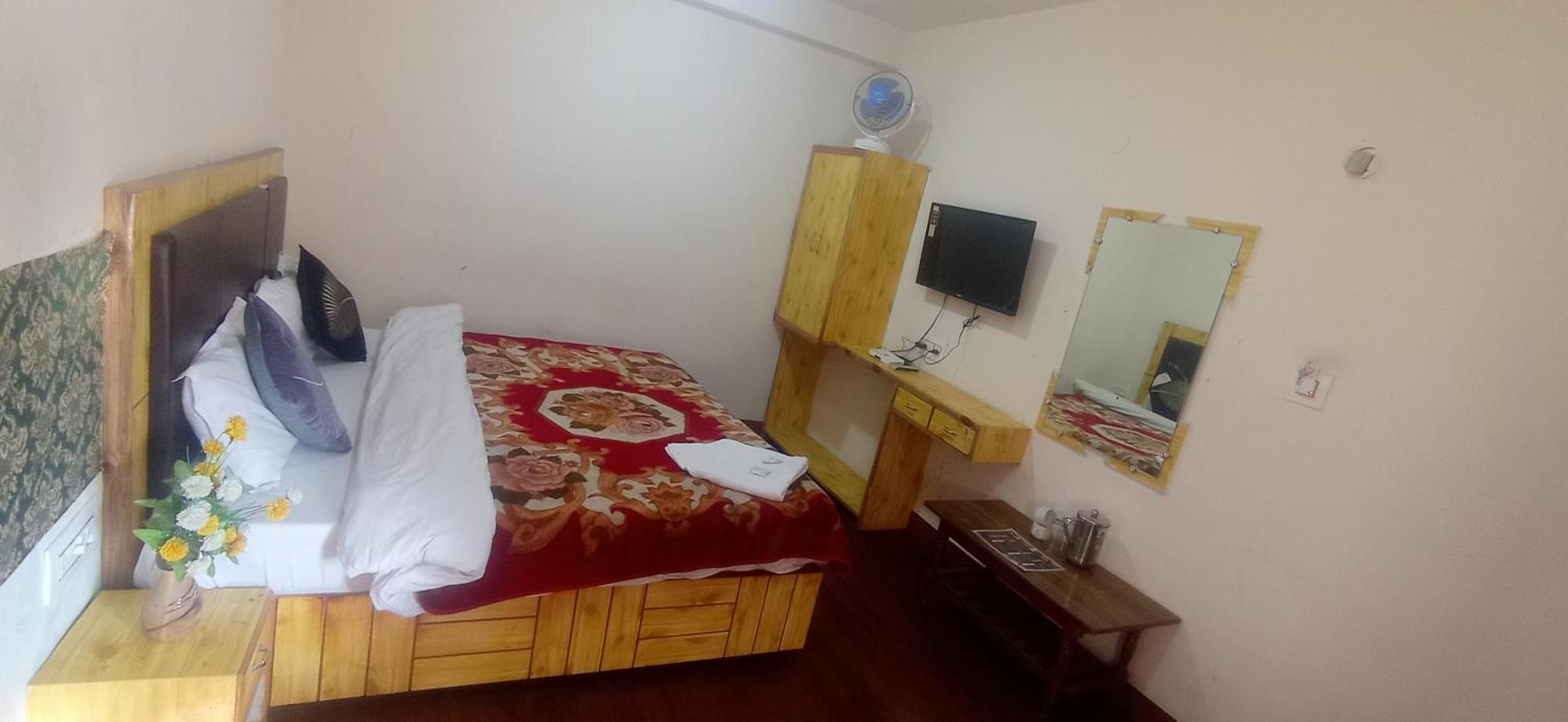The Prasher Lodge Mall Road Manali ภายนอก รูปภาพ