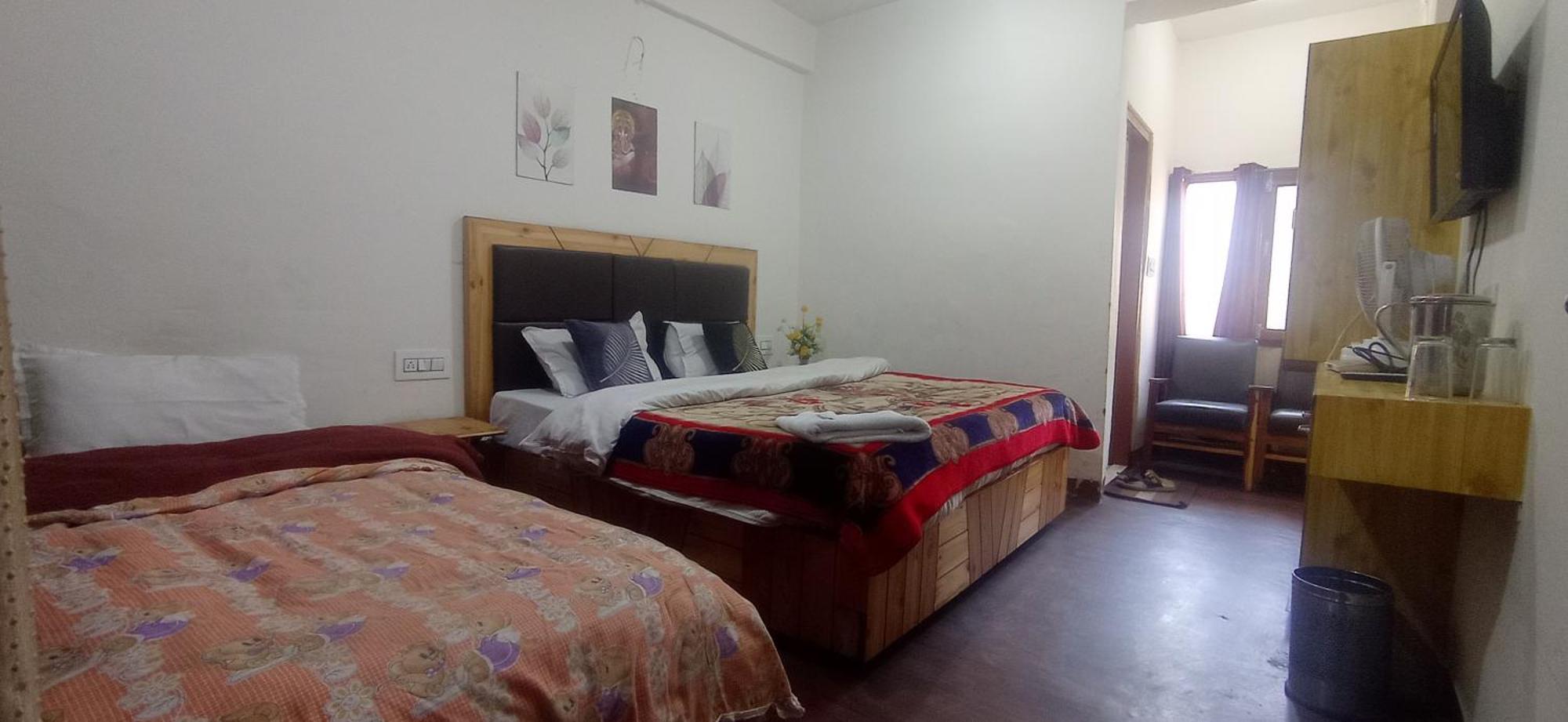 The Prasher Lodge Mall Road Manali ภายนอก รูปภาพ