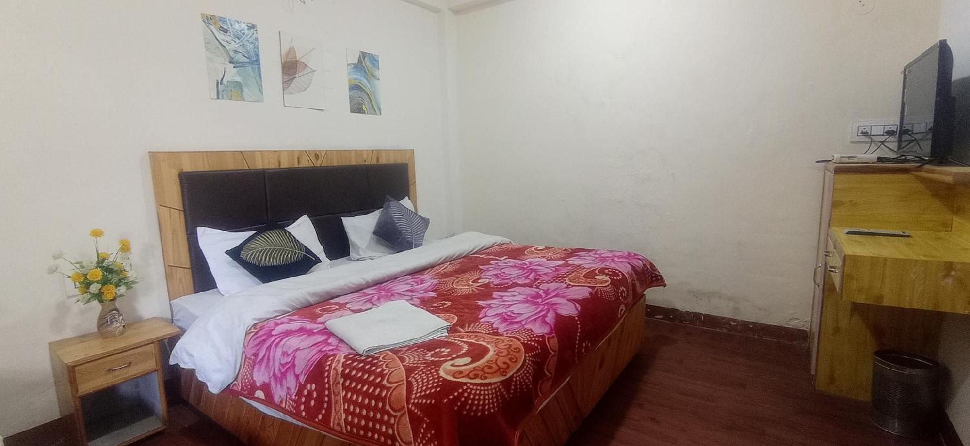 The Prasher Lodge Mall Road Manali ภายนอก รูปภาพ