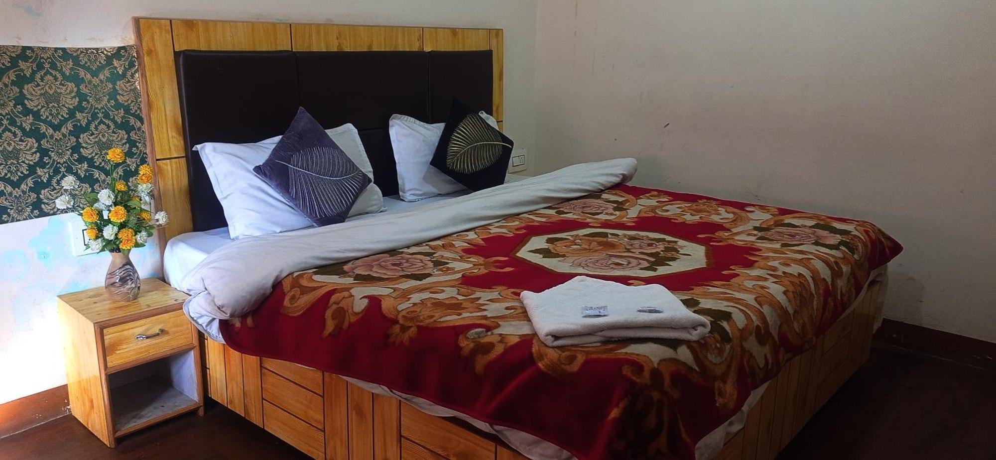 The Prasher Lodge Mall Road Manali ภายนอก รูปภาพ