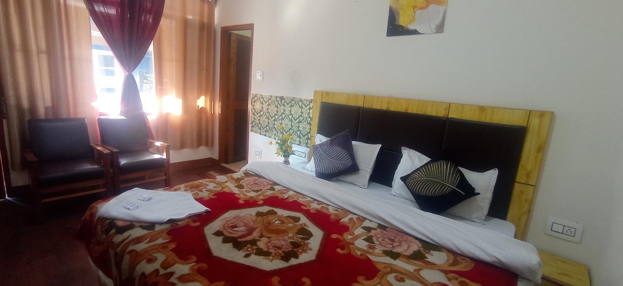 The Prasher Lodge Mall Road Manali ภายนอก รูปภาพ
