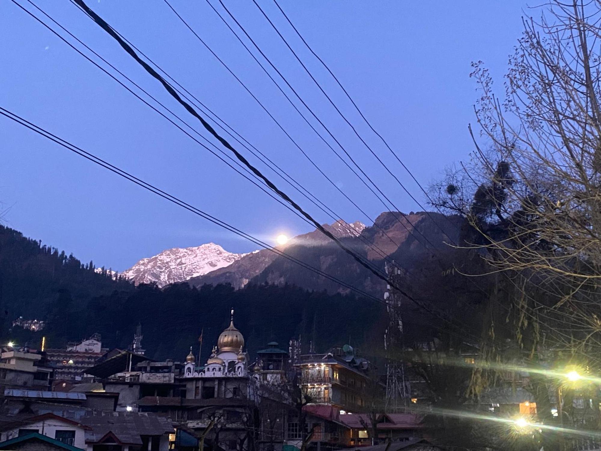 The Prasher Lodge Mall Road Manali ภายนอก รูปภาพ