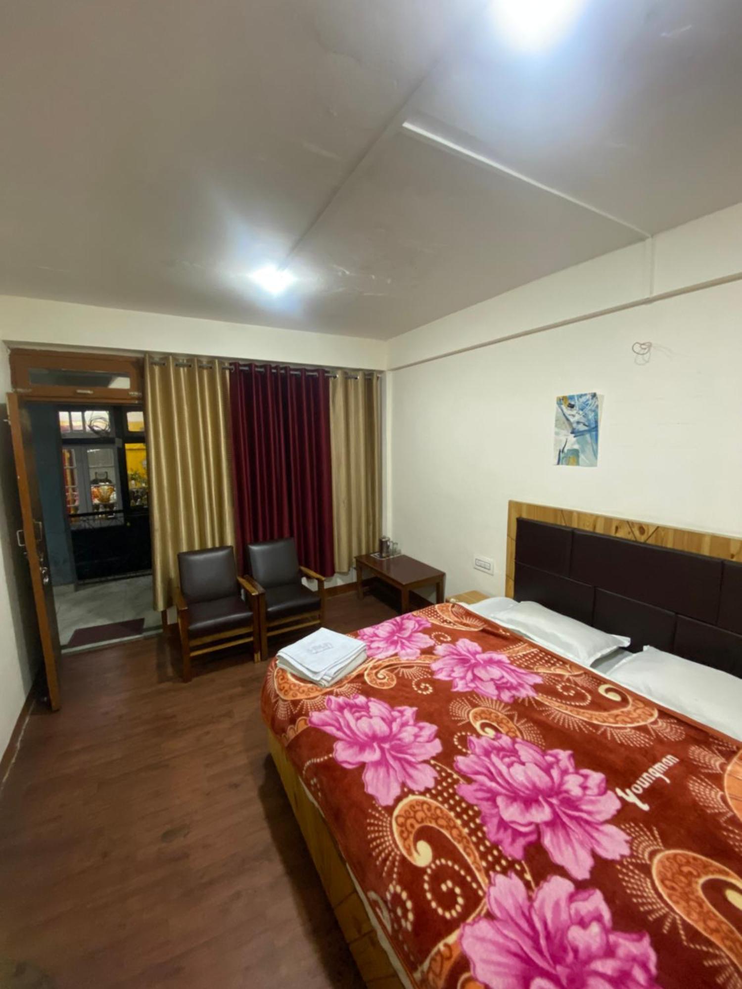 The Prasher Lodge Mall Road Manali ภายนอก รูปภาพ