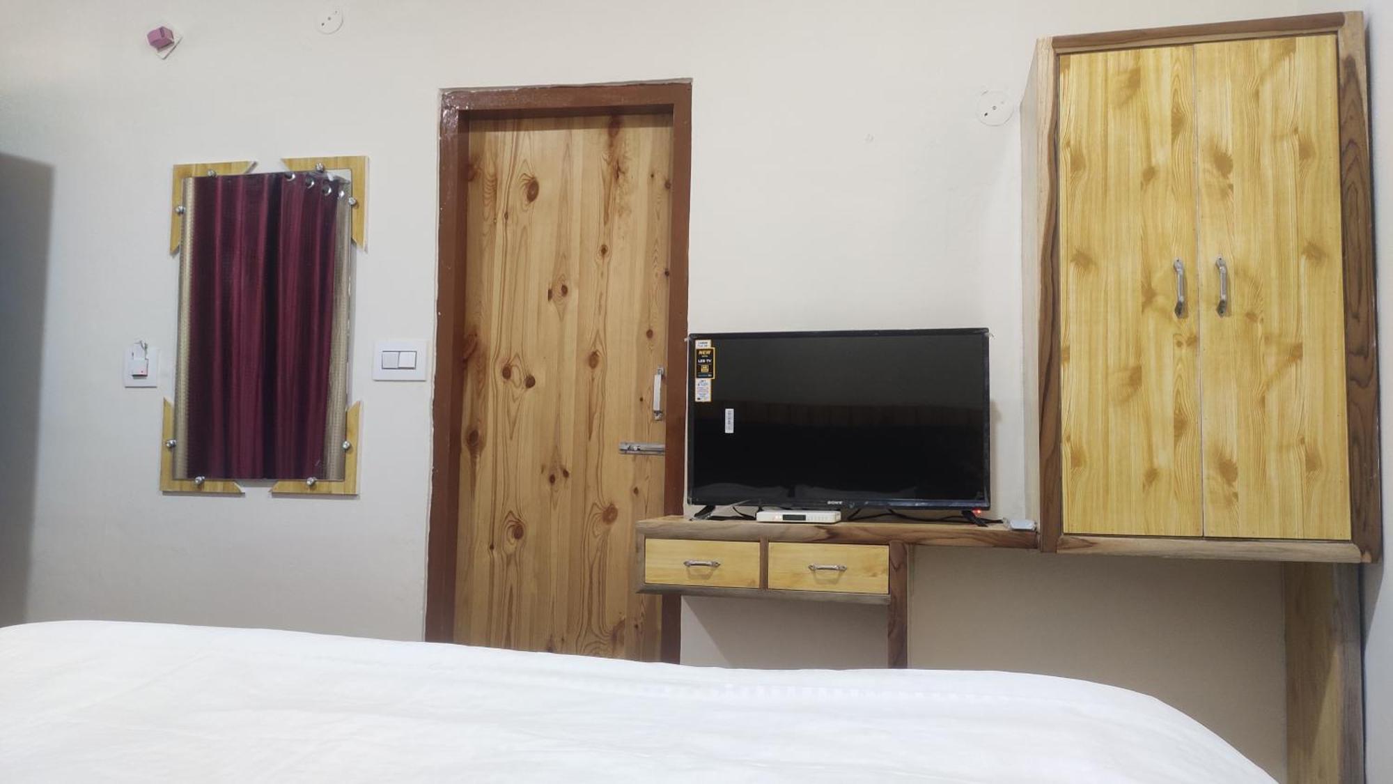 The Prasher Lodge Mall Road Manali ภายนอก รูปภาพ