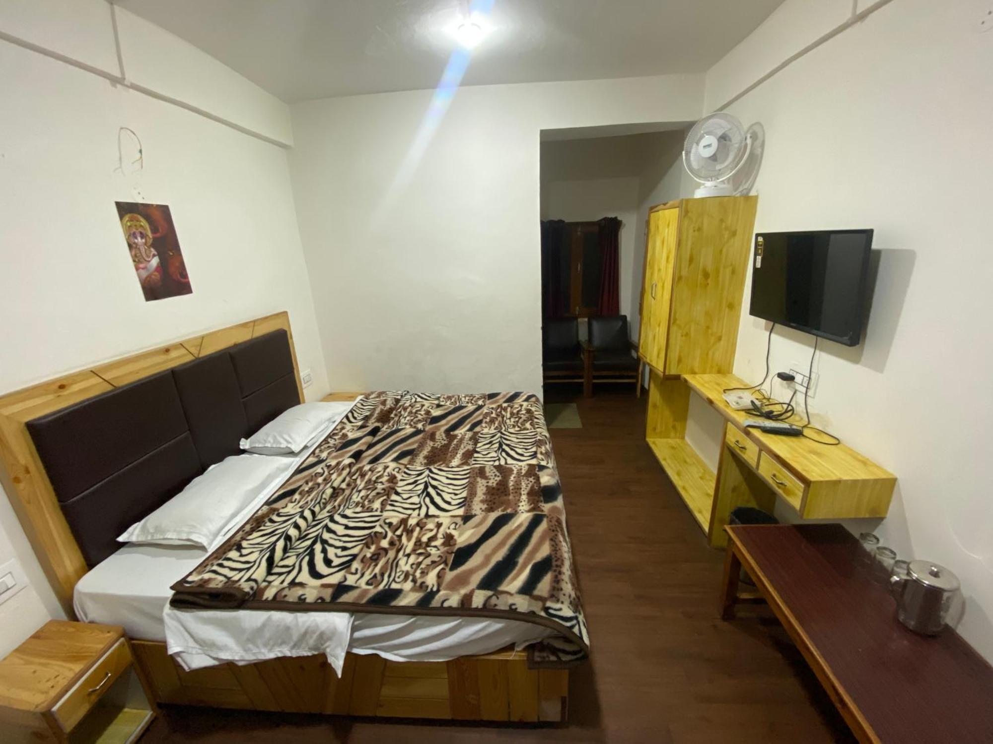 The Prasher Lodge Mall Road Manali ภายนอก รูปภาพ